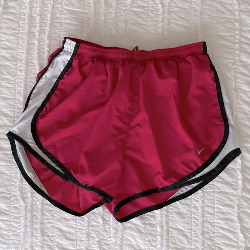 Nike Women’s Tempo Shorts - Magenta